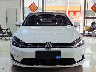 2020 Volkswagen e-Golf VII Рестайлинг, белый, 1320000 рублей, вид 2