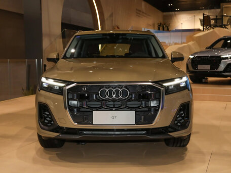 2026 Audi Q7 45 TFSI II (4M) Рестайлинг 2, бежевый, 7700000 рублей, вид 2