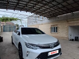 2017 Toyota Camry VII (XV50) Рестайлинг, белый, 2150000 рублей, вид 4