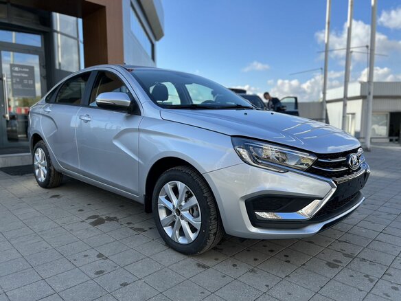 2026 Lada (ВАЗ) Vesta I Рестайлинг (NG), серебристый - вид 2