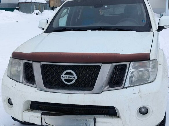 2011 Nissan Pathfinder III Рестайлинг, белый - вид 2