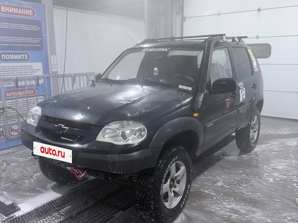2010 Chevrolet Niva I Рестайлинг, чёрный, 400000 рублей - вид 3