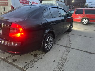2011 Skoda Octavia II (A5) Рестайлинг, чёрный, 600000 рублей, вид 4