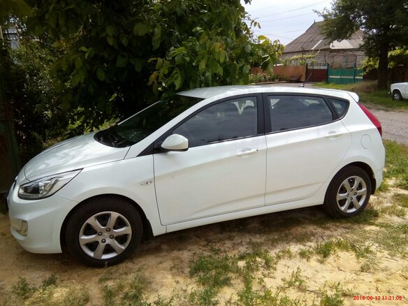 2013 Hyundai Solaris I, белый, 890000 рублей - вид 2