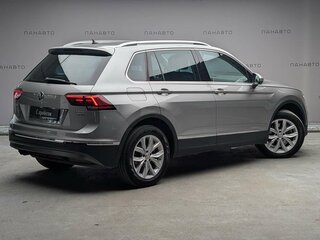 2017 Volkswagen Tiguan II, серебристый, 2155000 рублей, вид 2
