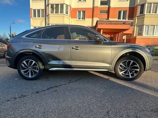2022 Audi Q5 Sportback 45 TFSI I (FY), серебристый, 4050000 рублей, вид 4