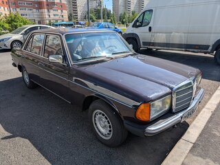 1980 Mercedes-Benz W123 200 4-speed, коричневый, 600000 рублей, вид 2