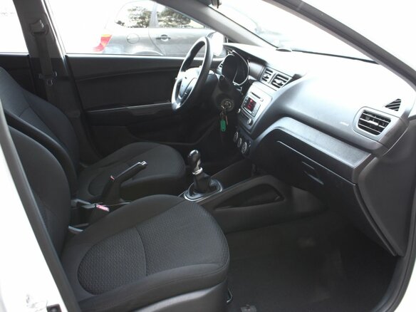 2017 Kia Rio III Рестайлинг, белый, 920000 рублей - вид 11