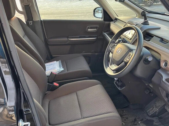 2022 Honda Freed II Рестайлинг, чёрный, 1495000 рублей - вид 5