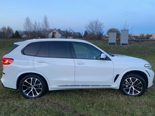 2021 BMW X5 40i IV (G05/G18), белый, 4800000 рублей, вид 3