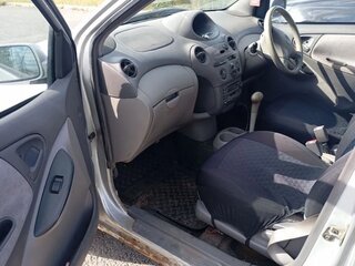 2000 Toyota Platz, серый, 125000 рублей, вид 5
