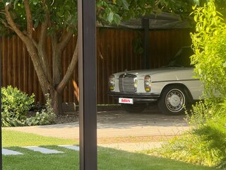 1971 Mercedes-Benz W114 250, белый, 1770000 рублей, вид 1
