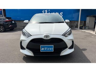 2022 Toyota Yaris IV, белый, 1061000 рублей, вид 1