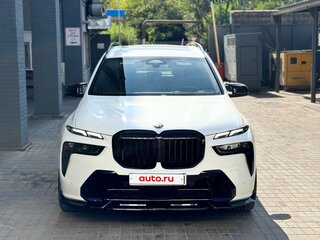 2022 BMW X7 M60i I (G07) Рестайлинг, белый, 9999999 рублей, вид 3