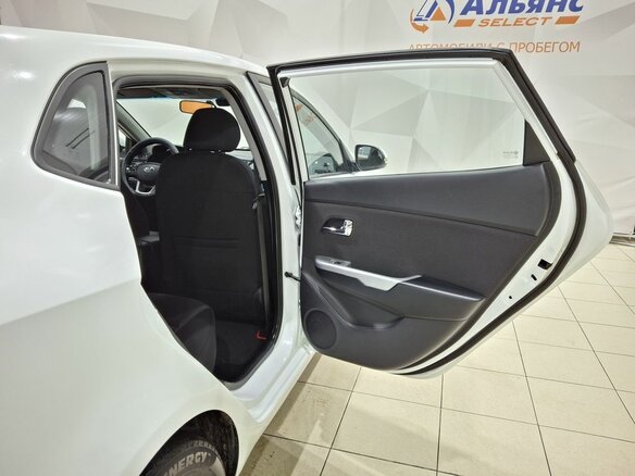 2014 Kia Rio 6-speed III, белый - вид 27