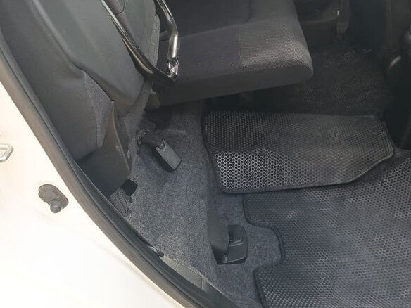 2011 Honda Fit Hybrid II, белый, 820000 рублей - вид 5