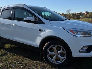 2017 Ford Kuga II Рестайлинг, белый, 1840000 рублей, вид 4