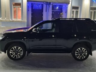 2021 Toyota Land Cruiser Prado 150 Series Рестайлинг 3, чёрный, 5790000 рублей, вид 4