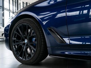 2020 BMW 5 серии 540i xDrive VII (G30/G31/G38) Рестайлинг, синий, 6650000 рублей, вид 4