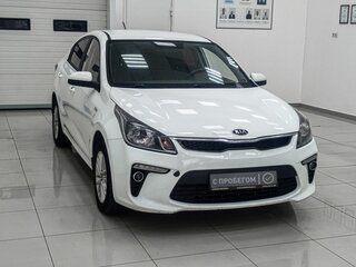2018 Kia Rio IV, белый, 1399990 рублей, вид 4