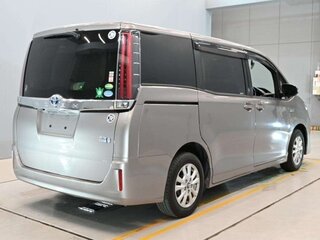 2017 Toyota Noah III (R80) Рестайлинг, серебристый, 1625000 рублей, вид 2