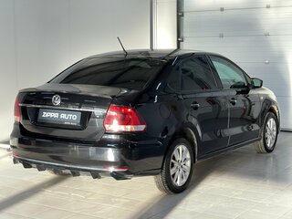 2015 Volkswagen Polo V Рестайлинг, чёрный, 999000 рублей, вид 4