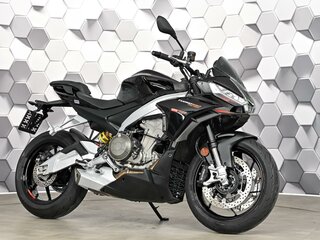 2022 Aprilia Tuono 660, чёрный, 1177000 рублей, вид 1