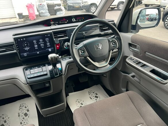 2015 Honda Stepwgn V, белый, 1899999 рублей - вид 18