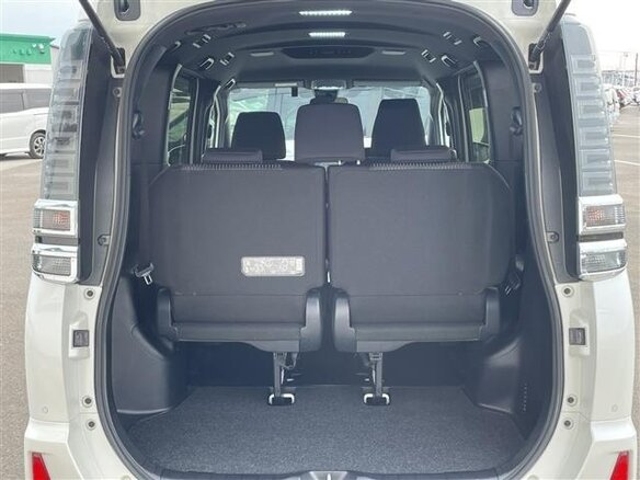 2021 Toyota Voxy III (R80) Рестайлинг, белый, 1790000 рублей - вид 19