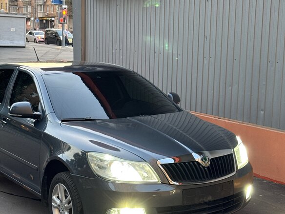 2012 Skoda Octavia II (A5) Рестайлинг, серый, 500000 рублей - вид 1
