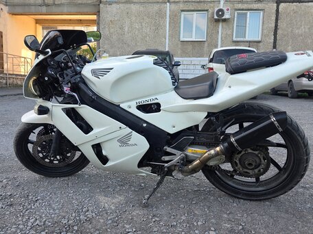 1991 Honda VFR 400, белый, 220000 рублей, вид 4