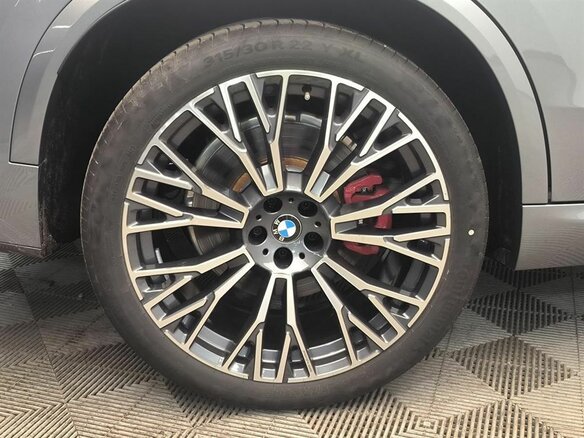 2025 BMW X5 M60i IV (G05/G18) Рестайлинг, серый - вид 22