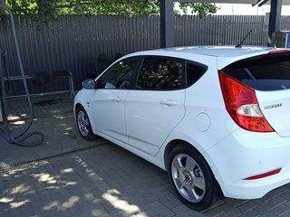 2015 Hyundai Solaris I Рестайлинг, белый, 1100000 рублей, вид 4