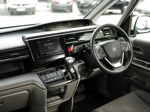 2020 Honda Stepwgn V Рестайлинг, белый, 2299000 рублей - вид 13
