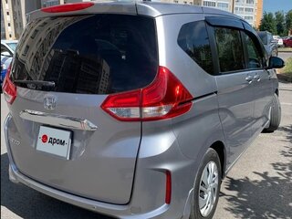 2021 Honda Freed II Рестайлинг, серебристый, 1340000 рублей, вид 2