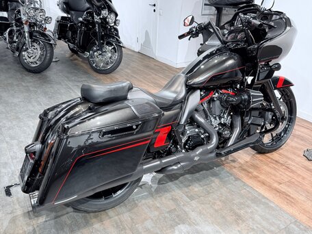 2018 Harley-Davidson CVO Road Glide, чёрный, 2499000 рублей, вид 5