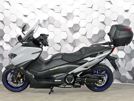 2021 Yamaha TMAX, серый, 1049000 рублей, вид 4