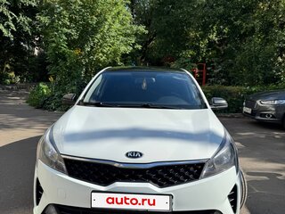 2021 Kia Rio IV Рестайлинг, белый, 1050000 рублей, вид 2