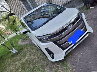 2018 Toyota Noah III (R80) Рестайлинг, белый, 2950000 рублей, вид 5