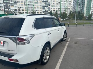 2013 Mitsubishi Outlander III, белый, 1950000 рублей, вид 3