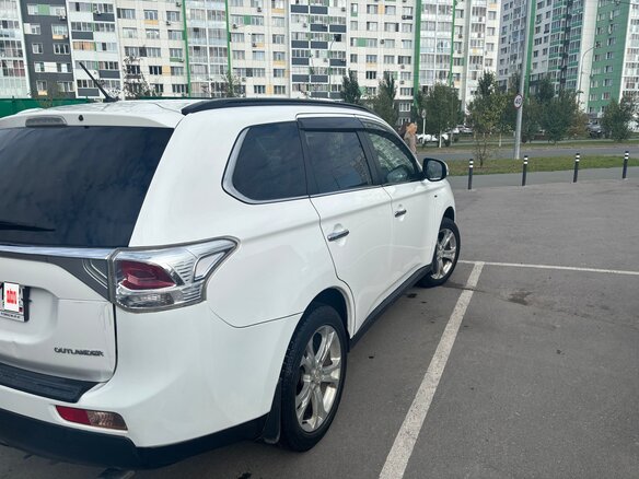 2013 Mitsubishi Outlander III, белый, 1950000 рублей - вид 2
