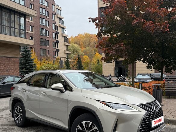 2020 Lexus RX 300 IV Рестайлинг, коричневый, 4650000 рублей - вид 1