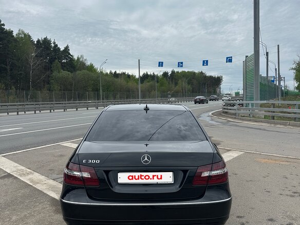 2011 Mercedes-Benz E-Класс 300 IV (W212, S212, C207), чёрный, 1750000 рублей - вид 3