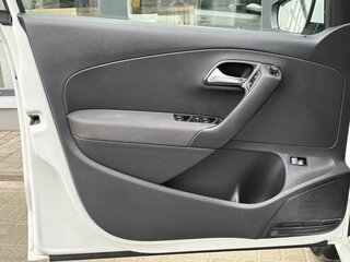 2018 Volkswagen Polo V Рестайлинг, белый, 930000 рублей, вид 5