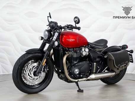 2024 Triumph Bonneville Bobber, красный, 1499000 рублей, вид 3