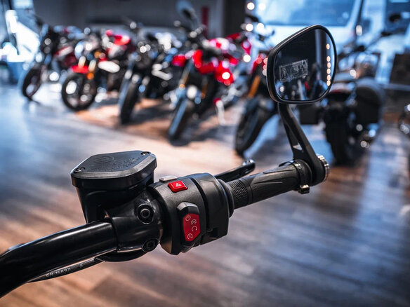 2026 Triumph Rocket 3, серый, 3200000 рублей - вид 15