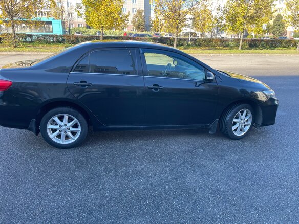 2011 Toyota Corolla X (E140, E150) Рестайлинг, чёрный, 950000 рублей - вид 2