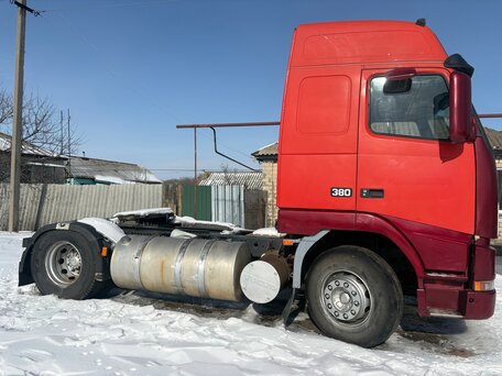 2000 Volvo FH, красный, 1800000 рублей, вид 2