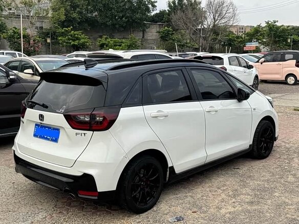 2021 Honda Fit Crosstar IV, белый - вид 3