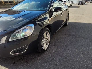 2012 Volvo S60 II, чёрный, 1385000 рублей, вид 1